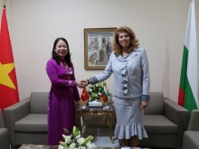 Вицепрезидентите на България и Виетнам обсъдиха идеята за създаване на трайни контакти с виетнамци, завършили в България