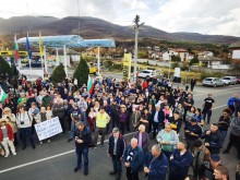 Стотици протестираха срещу добива на мрамор в Пловдивско