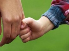 В Бургас се търсят кандидати за приемни родители на деца до 3 години