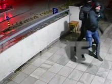 Ето ги вандалите, замеряли с камъни българския културен дом в Охрид