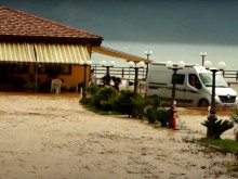 Наводненията в Албания отнеха живота на двама души
