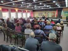 Жители на Тополовград към Нинова: Искаме право на избор дали с хартия или с машина да гласуваме