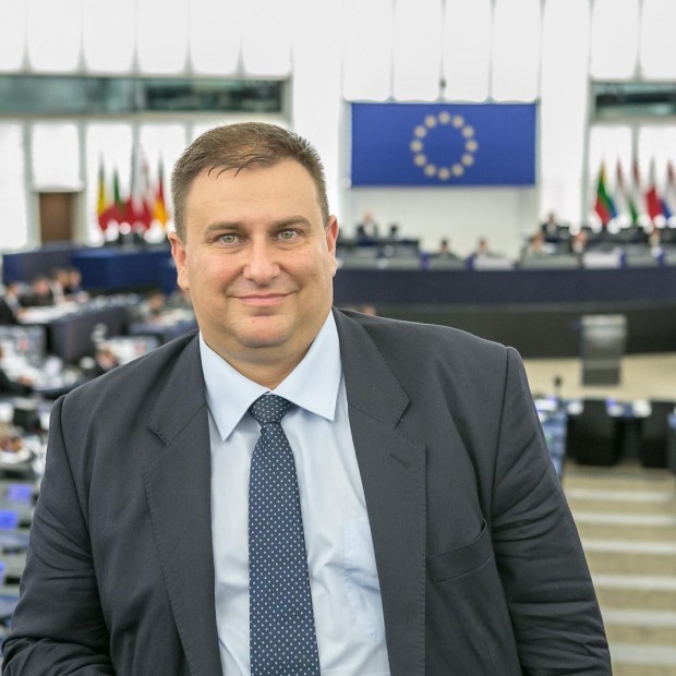Емил Радев: В дадени държави членки има партии, които в самите си устави са записали да не се приемат България и Румъния в Шенген