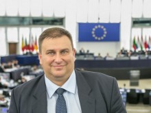 Емил Радев: В дадени държави членки има партии, които в самите си устави са записали да не се приемат България и Румъния в Шенген