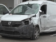 С близо 2 промила и със 175 км/ч помете спирка и автомобили