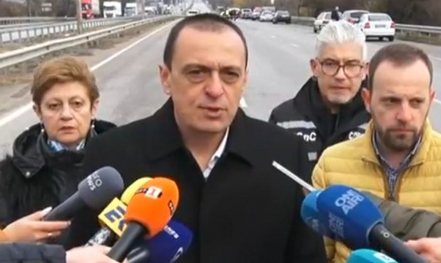 Гл. комисар Калоян Милтенов: Полицейският бус не е препречвал пътя на мигрантите