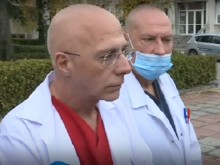 Лекари: Полицаят е в медикаментозна кома