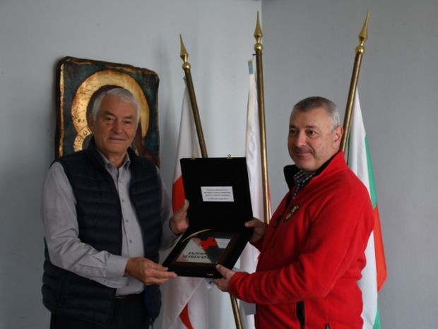 Българският червен кръст награди планинските спасители и доброволци участвали в