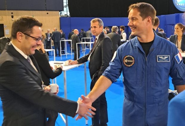 Министър Пулев в Париж: България има над 50 години опит в областта на Космоса и капацитет в космическите технологии