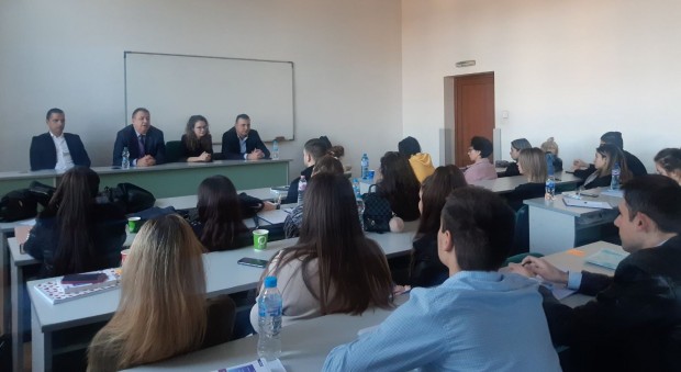 </TD
>Пловдивски прокурори изнесоха днес публична лекция пред студенти по право