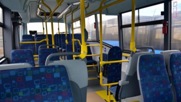 Пътник и водач на автобус върнаха забравена чанта с пари и документи
