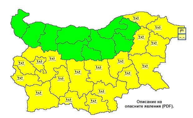 Жълт код за валежи е в сила за 18 области на страната утре