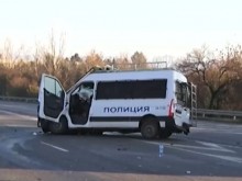 Лекарите продължават да се борят за живота на полицая, който пострада след гонка с нелегални мигранти в столицата