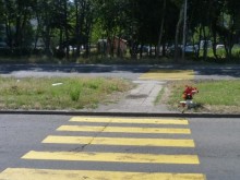 Поставят легнали полицаи и маркировка в Лясковец, след като кола уби 12-годишно дете в града