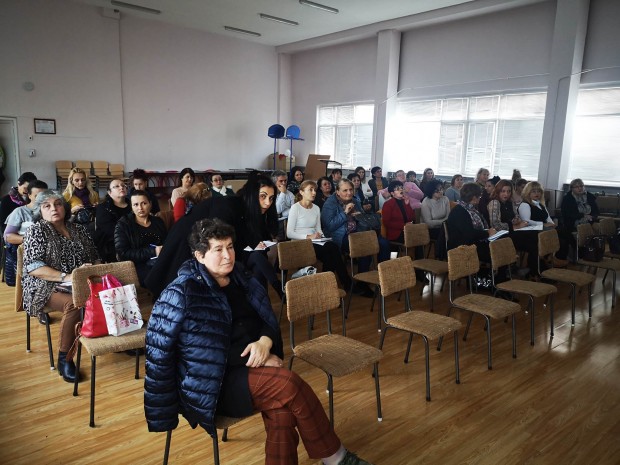 Как да се намали броя на отпадналите от училище ученици обсъждаха в Свищов