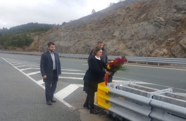 Посланикът на Северна Македония поднесе цветя на мястото на тежката автобусна катастрофа на АМ "Струма"