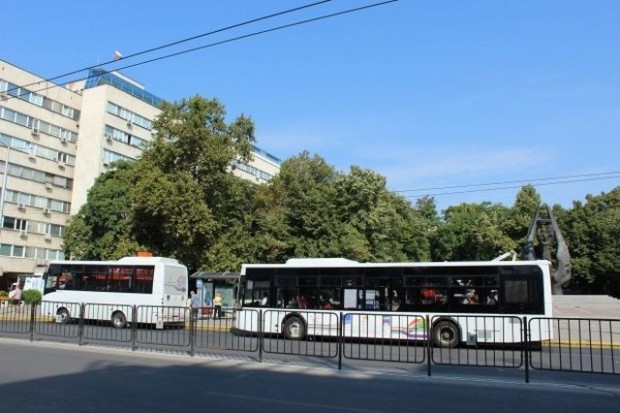 Стачка оставя Пловдив почти без градски транспорт след като шофьорите