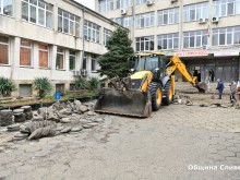 Започва ремонтът на тротоарните настилки пред ДКЦ-2 в Сливен