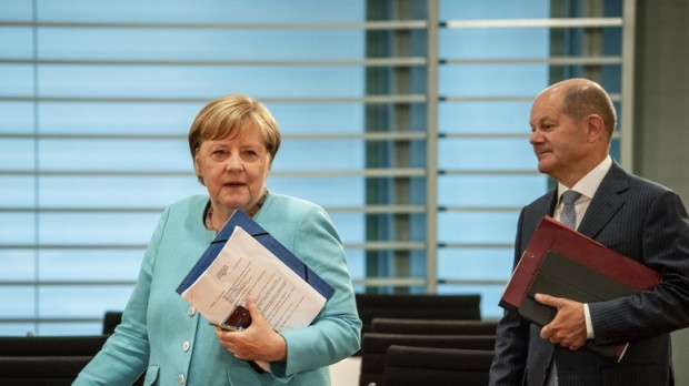Мнозинството германци определят Шолц като по-малко решителен от Меркел, показва проучване