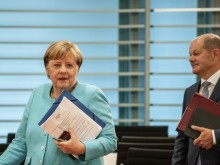 Мнозинството германци определят Шолц като по-малко решителен от Меркел, показва проучване