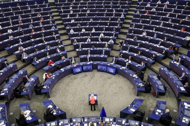 Евродепутатите одобриха заем в размер на 18 млрд евро в