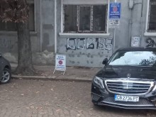 Фирма плаща 2 паркоместа, ползва 4