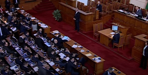 Народните представители отложиха парламентарния контрол
