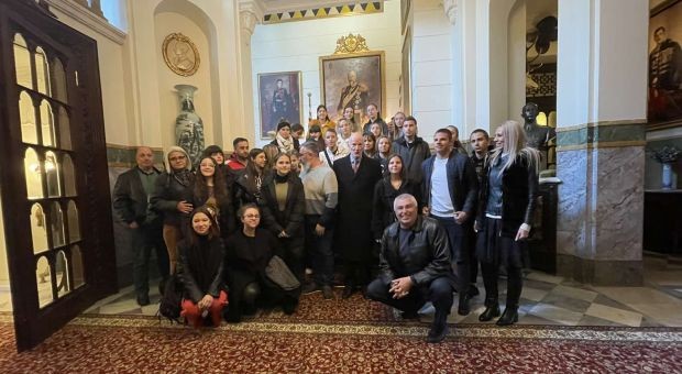 Деца от Северна Македония и България се срещнаха със Симеон Сакскобургготски в двореца Врана