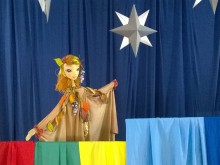 "Есенна въртележка" представя куклен театър "Весел" на съботната си сцена в читалище "Искра"