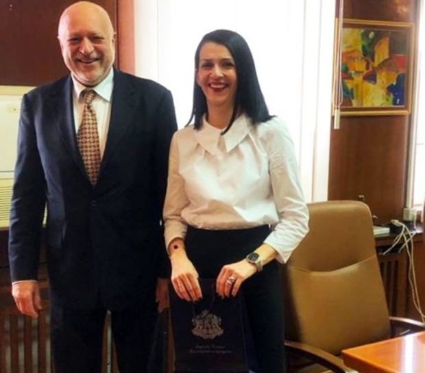 Министърът на културата Велислав Минеков се срещна в Скопие с колегата си от РСМ Бисера Костадинова - Стойчевска