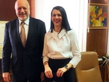 Минеков се срещна с колегата си от РСМ Бисера Костадинова - Стойчевска