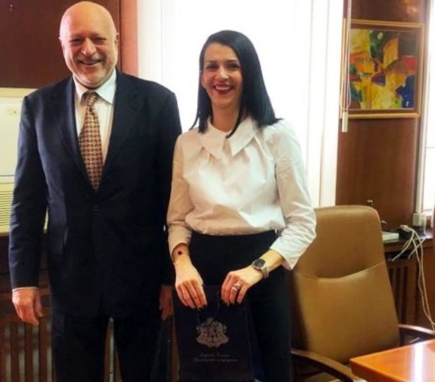 Българският министър на културата Велислав Минеков се срещна в Скопие