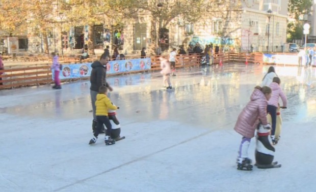 TD Ледената пързалка в Русе събира все повече любители на кънките