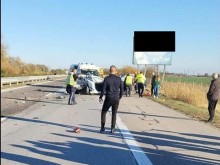 Двама полицаи са в болница след катастрофа в района на 107 км на АМ"Тракия", посока Бургас