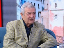 Стефан Цанев: Без кървав преврат, тихомълком, президентът обсеби властта