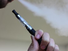 Учените откриха връзката между електронните цигари и кариесите