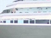 Пътник на круизен кораб прекара 15 часа в открити води
