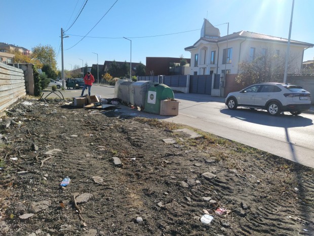 TD След публикация на Plovdiv24 bg относно  разположени на тротоара и пречат