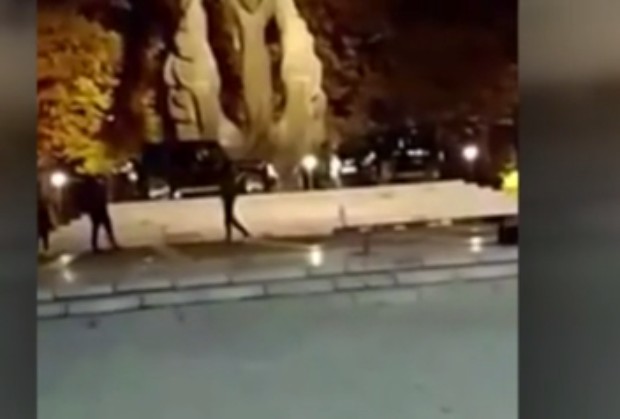 Установиха вандалите, катерили се с джип по паметника на Съединението. Казаха защо са го направили