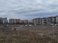 Ще се лее много бетон, огромното място вече е заградено