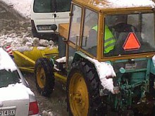 Снегорините влязоха в малките улички, там блокада от паркирани автомобили