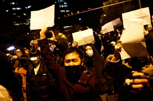 В Китай регистрираха нов рекорд на заразени с COVID-19 след уикенд на бурни протести