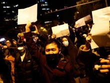 В Китай регистрираха нов рекорд на заразени с COVID-19 след уикенд на бурни протести