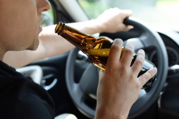 33-годишен мъж е установен да шофира след употреба на алкохол.