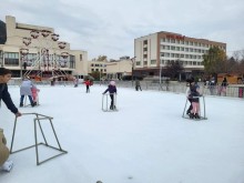 Официално се открива ледената пързалка във Враца