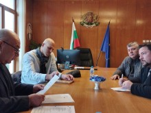 Противници на изграждането на завод за каменна вата край Павликени се срещнаха и с областния управител на Велико Търново