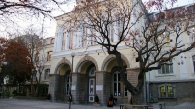 Сигнал срещу учител за неприлично поведение към ученички в Пловдив