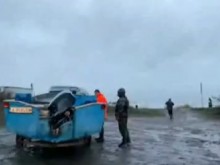 Подновиха акцията по издирването на рибарите, които изчезнаха в езеро край Бургас
