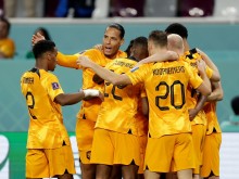 Нидерландия ще играе с Катар, за да съхрани първото място в група А
