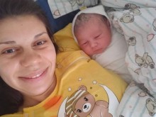 Ники Василковски е на седмото небе, черпи за бебе, а ето я и първата снимка!